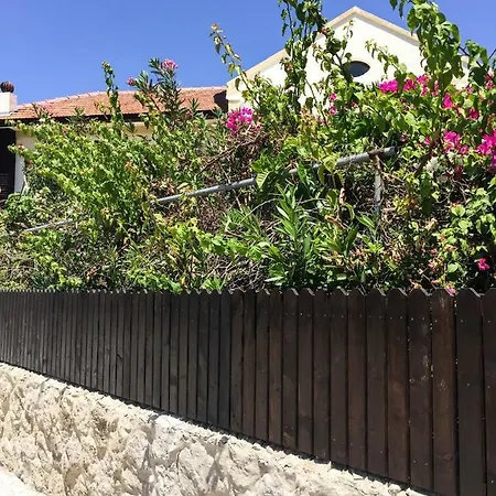 Laphitos Apartment